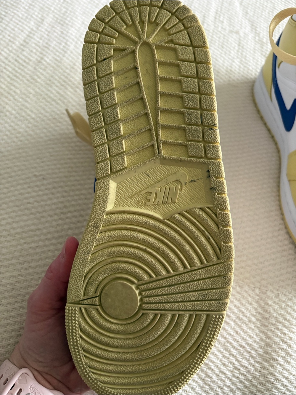 Nike AIR JORDANS Low-Top Sneakers in Yellow, White and Blue - Picture 2 of 4